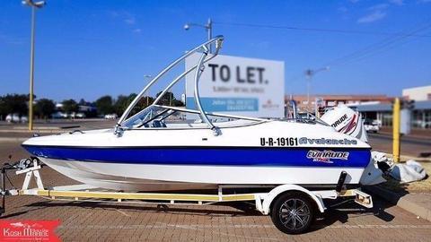 Beautiful & Comfortable Avalanche 17 Foot Family Boat