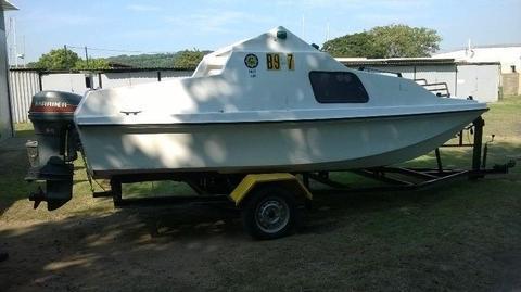 5 meter cabin cruiser with double hull
