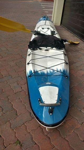 Wahoo Kayak Including Paddle - Great Condition (Like New)
