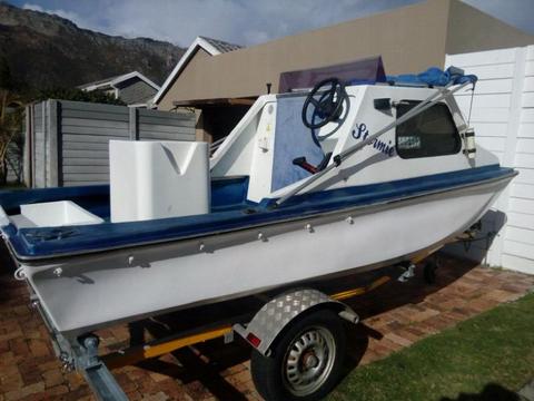 4.2 Sportsman Cabin Boat