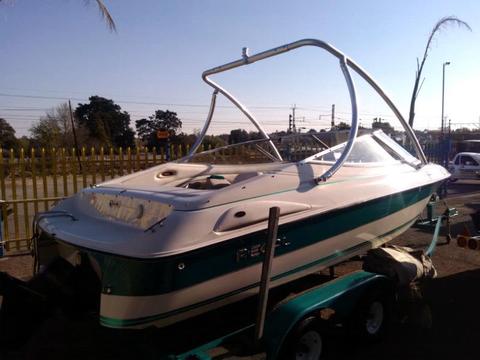 Regal 21 feet 5.7 EFI Merc Cruiser