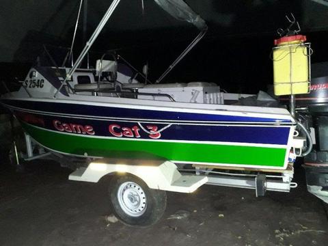 Cat with 2 x 70hp Evinrudes for sale or to swop for bay boat