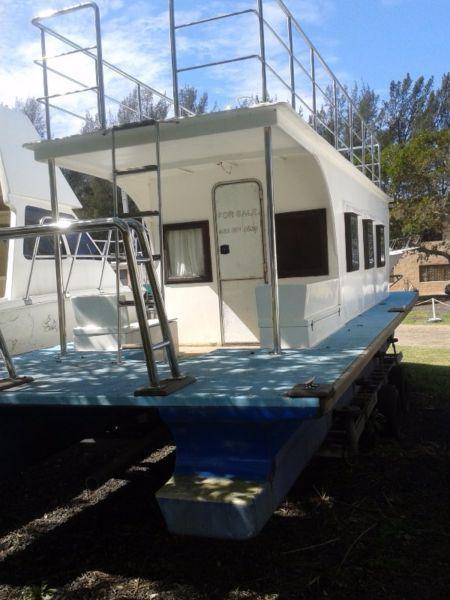 House Boat with accommodation and fishing potential