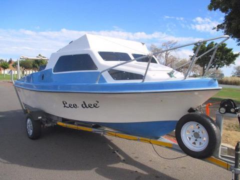 CRESTRIDER 17 FT CABIN CRUISER