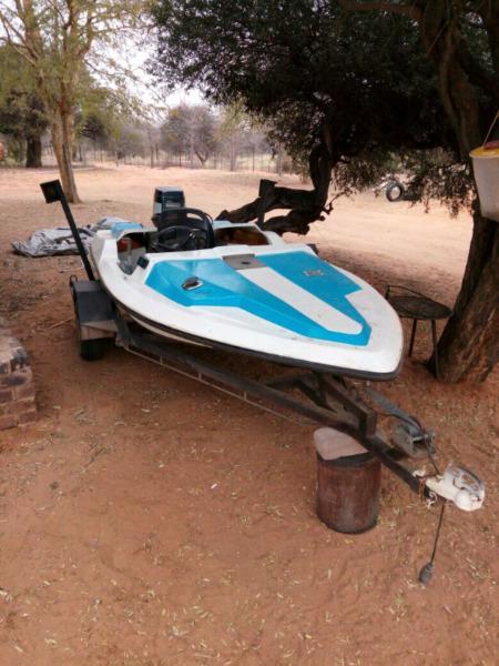 Speed/ fishing boat with fishing seets and 50hk yamaha motor on