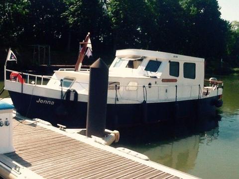 French Canal Cruiser