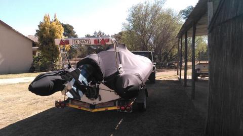 Falcon 5,75 meter Semi Semi Rigged rubber duck