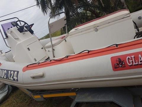 Gladiator Dive duck with two lovely 50 hp Yamaha 3 cylinder motors