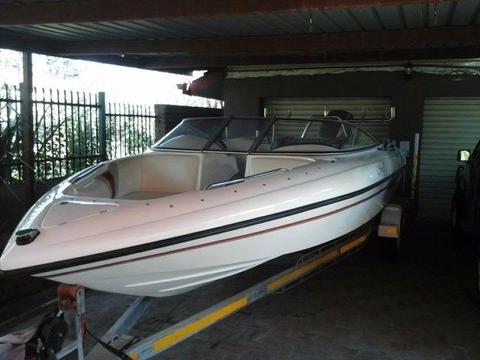 classic 210 on trailer 200 hp mariner efi low hours must clear mint condition !!!!!!!!