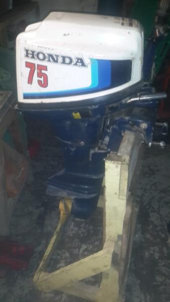 Boat for sale with 7.5 Honda motor