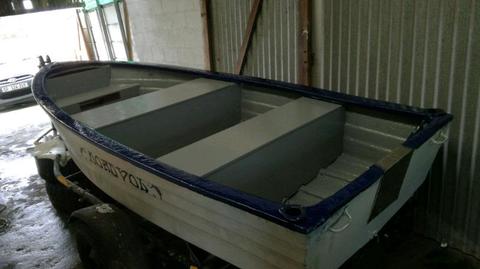 3.3m NAUTICUS FISHING BOAT WITH 4HP MARINER IN EXCELLENT CONDITION