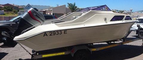 Cabin Boat - Flamingo 18 foot