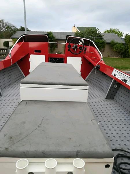 ACE CRAFT BOAT ON TRAILER MINT CONDITION
