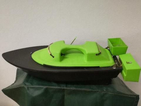 Bait Boat + 2.4Ghz Remote + Battery + Charger