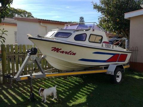 Dit is n glas bottem Elite cabin boot met n 90mercury trim engin