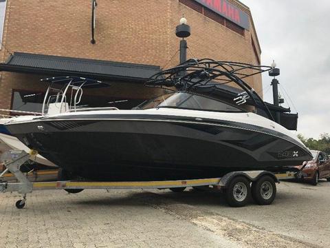 Yamaha AR 242 Limited X Twin Engine Jet Boat with Wake Tower and Ballast System - Linex Yamaha