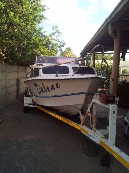 Calibre Cabin boat with 50hp Yamaha Autolube