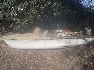 River boat solid, 25 Yamaha, licensed trailer, as is, Dingy included, extras
