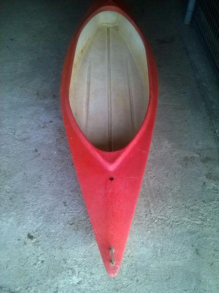 Fibreglass flat-bottomed kayak L2850 x W700. Paddles and life jackets sold separately
