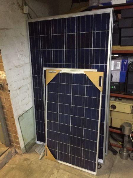 Solar panels to keep your batteries charged o your boats