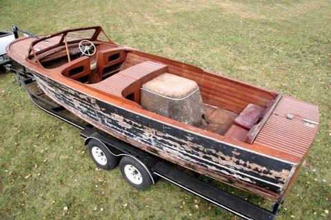 Wooden Power Boat similar to Chris Craft boats