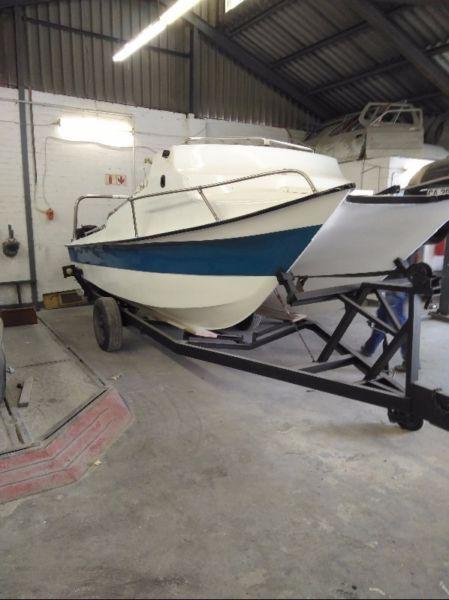 Cat for Sale with 2X 60HP YAMAHA ENGINES R43000 neg