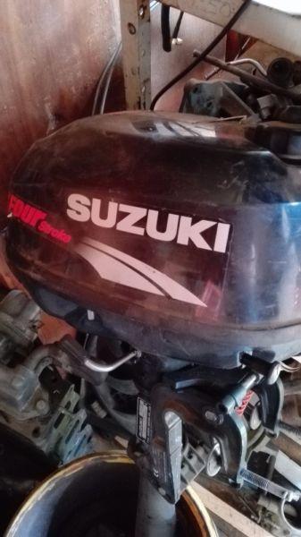 2.5 hp four stroke Suzuki outboard engine