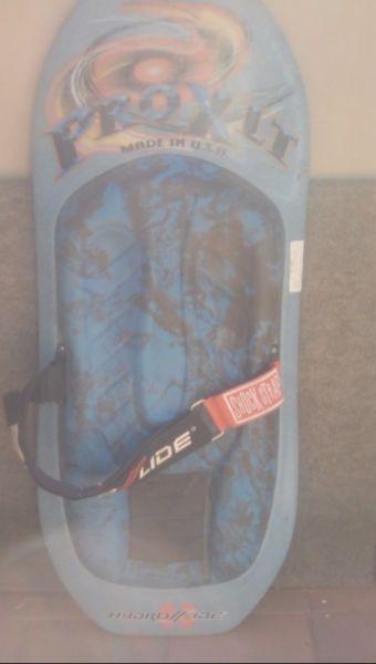 Knee board and ski's for sale - both for R1300-00