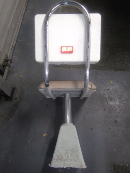 Swivel seat for boat