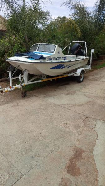 Arrow Head Boat With 40hp on Licensed Trailer