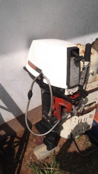 40 year old Yamaha P250 outboard motor for spares or restoration