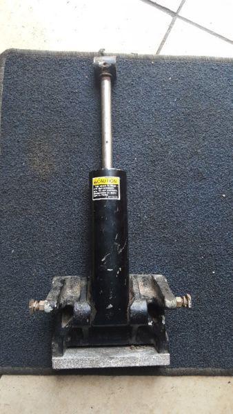 Mercury /Mariner outboard motor shock