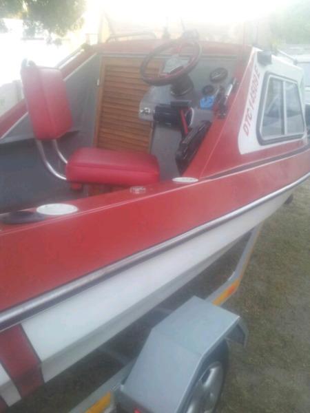 4.3m Sportsman cabin boat