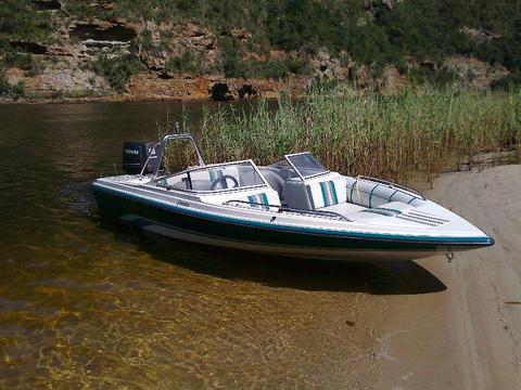 16' Viking Carrera Bowrider