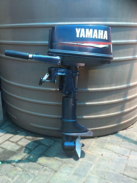 Outboard motor 5 hp Yamaha shell with no engine block, accessories included