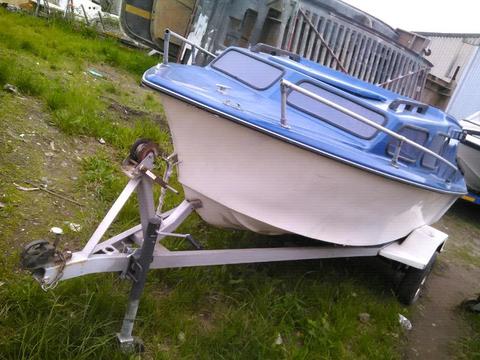 Cabin boat for sale.75hp Mariner motor