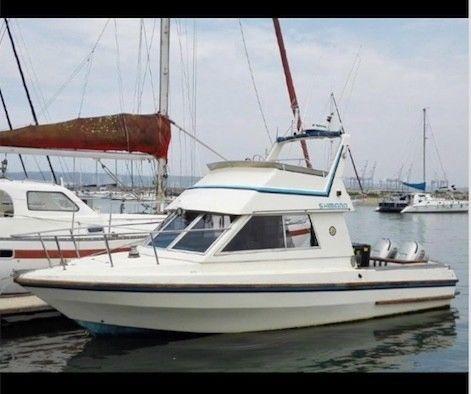 BARGAIN - 7,6m (27ft) Rob Craft with Cabin with Flybridge for sale