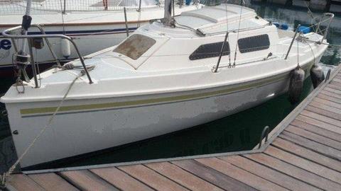 19 ft TLC fun daysailer/weekender yacht for sale at R66k. Call Anje` 082 883 0799