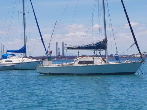 24 ft yacht for sale: R30,000.00 NEG