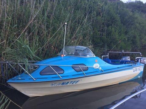 Vagabond cabin boat with 2 x 60hp motors