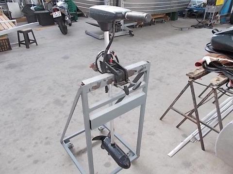 Outboard stand on wheels