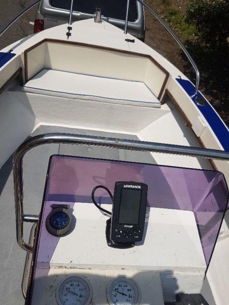 lovely Ace craft 15,6 center consol on galv B/n trailer with 40hp ele starts fully equipped cat c