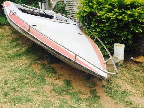 Bargain!!! Speed boat hull with stainless steel accesories