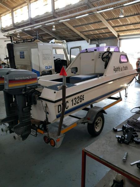 Urgent sale.Cabin boat
