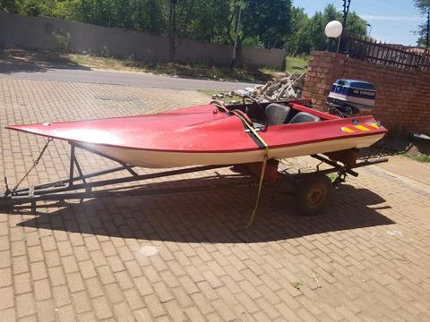 Small Speed Boat 40Hp Evinrude Swop for trailer