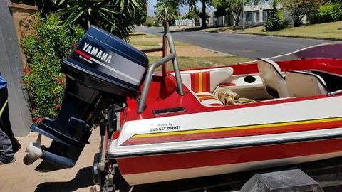 Speed boat