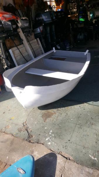 Dinghy boat