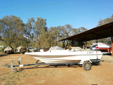 Malibu 14ft Yamaha 90hp