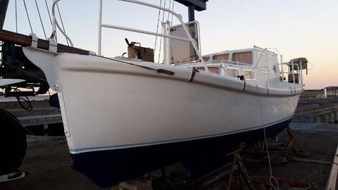 26 Foot converted life boat - Sail- motor