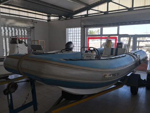 5.5M PRESTIGE.......@ ANCHOR BOAT SHOP........R79 000-00